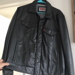 Brown Levi’s leather jacket (men)